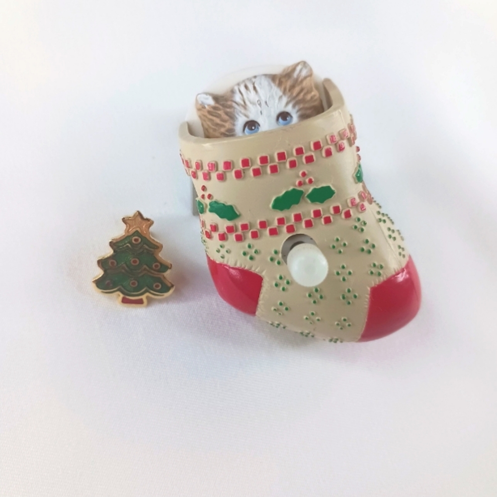 Set of 2 Vintage Hallmark Christmas Brooches.
